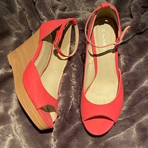 NWOT! Peek-a-boo toe Platform Heels